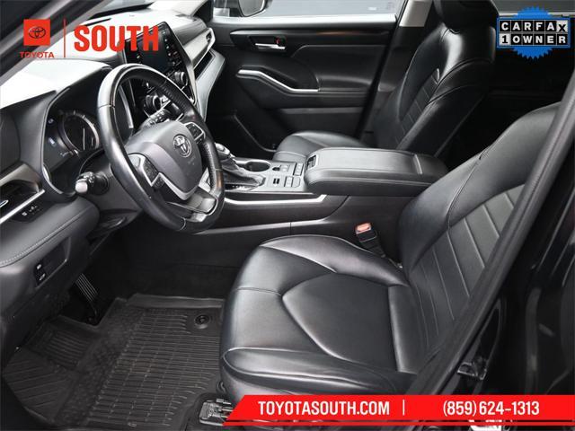 used 2022 Toyota Highlander car, priced at $35,086