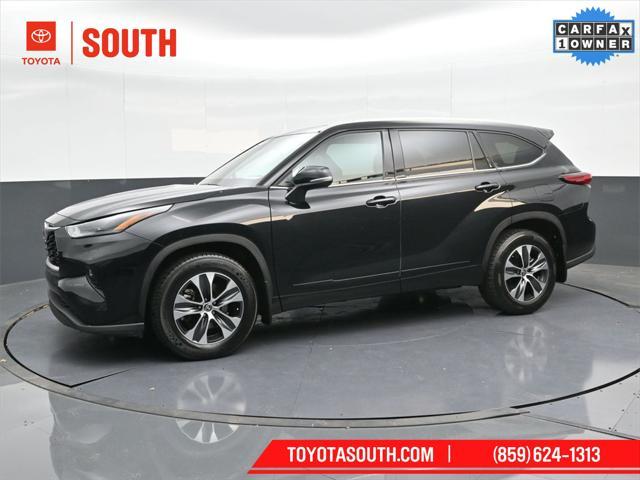 used 2022 Toyota Highlander car, priced at $35,086