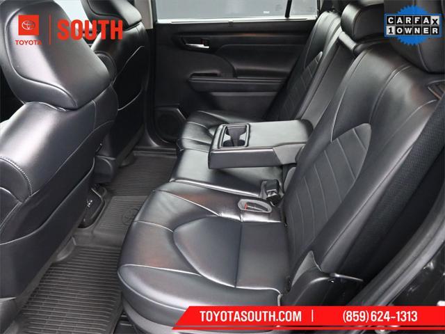 used 2022 Toyota Highlander car, priced at $35,086