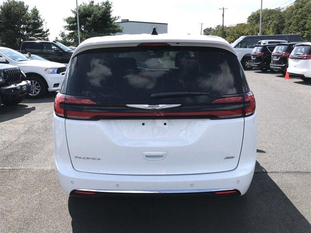 new 2024 Chrysler Pacifica car, priced at $39,014