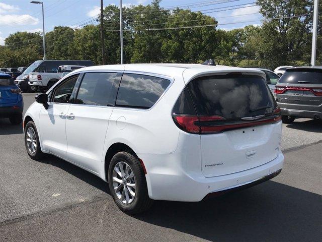 new 2024 Chrysler Pacifica car, priced at $39,014