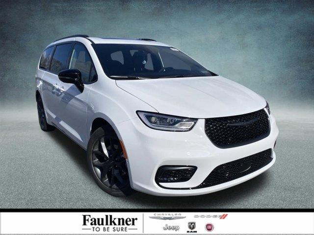 new 2024 Chrysler Pacifica car, priced at $49,255