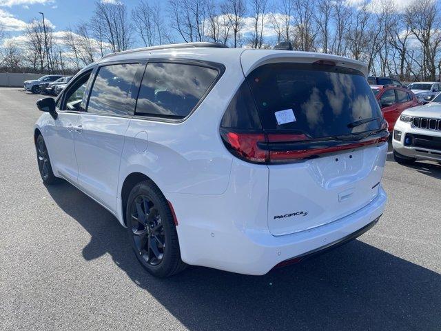 new 2024 Chrysler Pacifica car, priced at $49,255