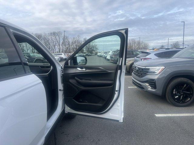 new 2025 Jeep Grand Cherokee car, priced at $43,187