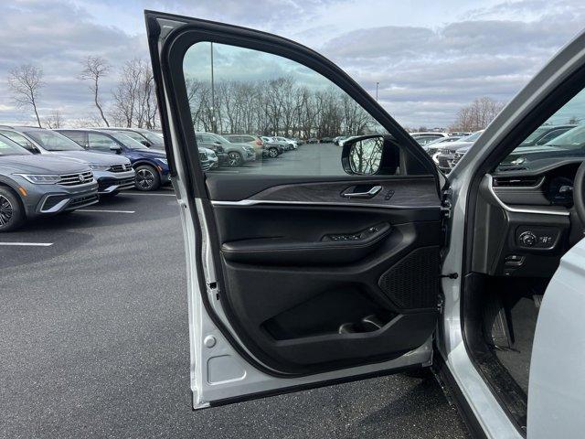 new 2025 Jeep Grand Cherokee L car, priced at $53,400