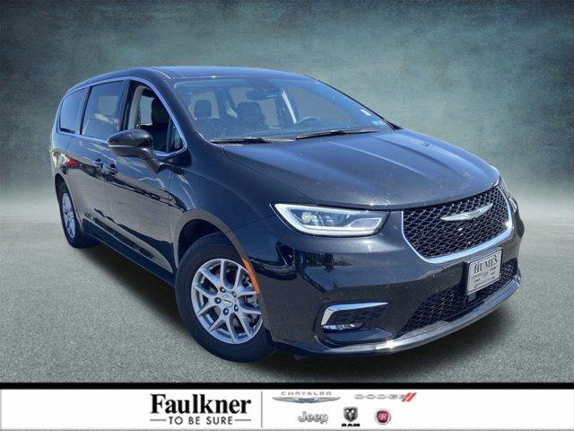 used 2023 Chrysler Pacifica car, priced at $31,000