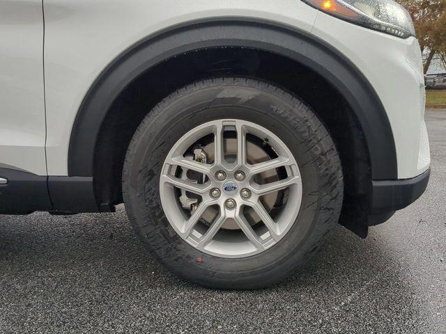 new 2025 Ford Explorer car, priced at $38,504