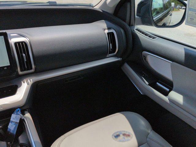 new 2025 Ford Expedition car, priced at $66,229
