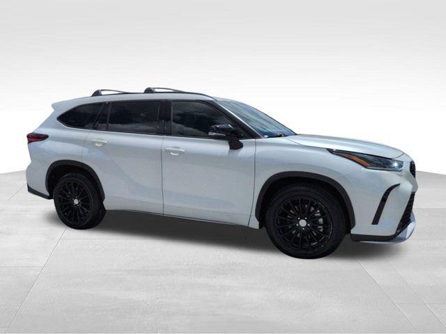 used 2021 Toyota Highlander car, priced at $31,944