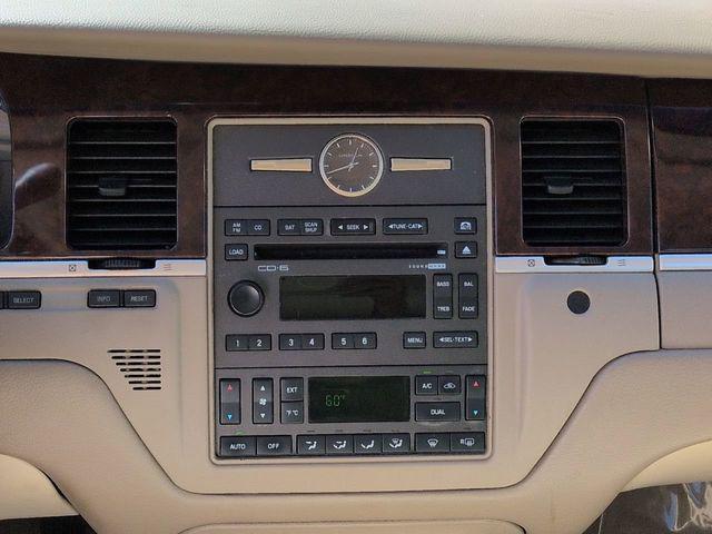 used 2007 Lincoln Town Car car, priced at $11,916