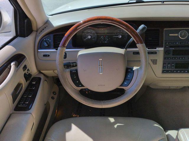 used 2007 Lincoln Town Car car, priced at $11,916