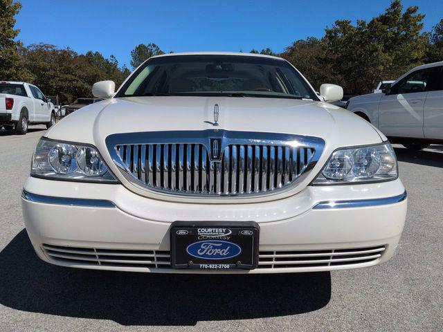 used 2007 Lincoln Town Car car, priced at $11,916