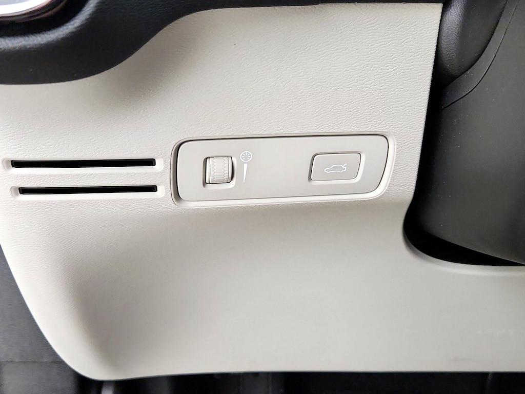 used 2020 Volvo XC40 car, priced at $27,998