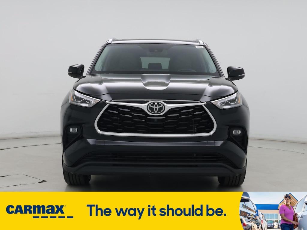 used 2022 Toyota Highlander car, priced at $36,998