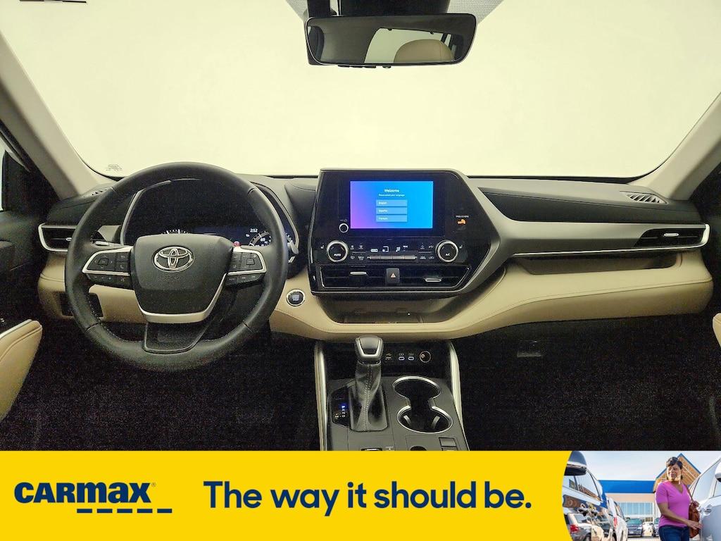 used 2023 Toyota Highlander car, priced at $41,998