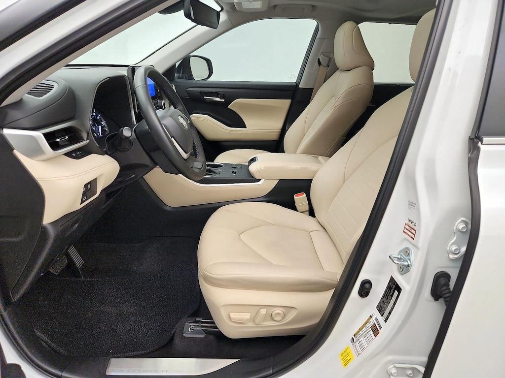 used 2023 Toyota Highlander car, priced at $41,998