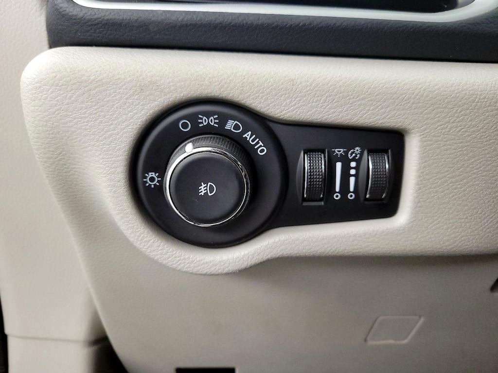 used 2023 Chrysler Pacifica car, priced at $26,998