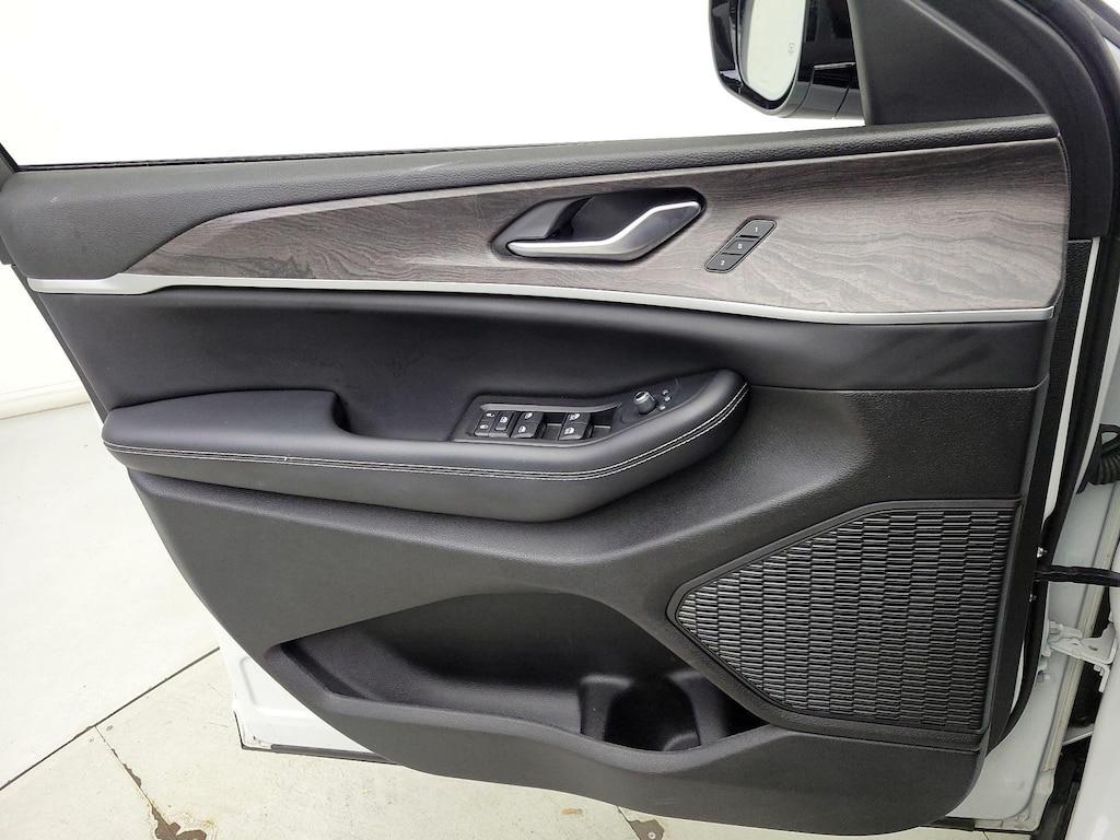 used 2023 Jeep Grand Cherokee car, priced at $35,998