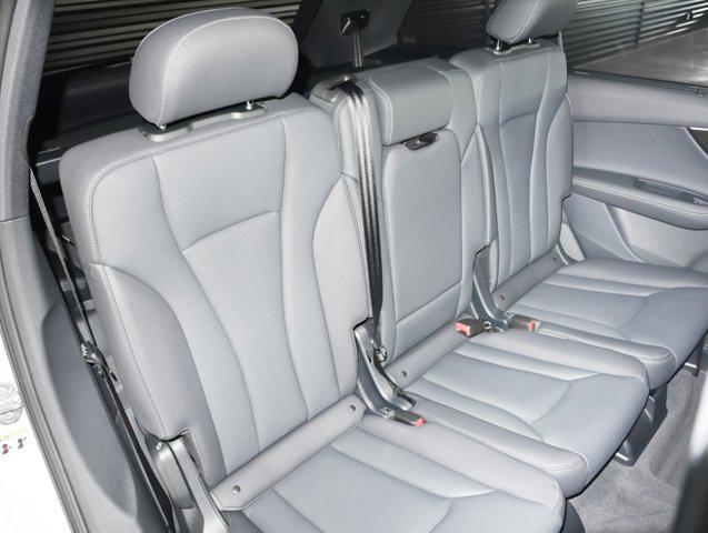 new 2025 Audi Q7 car, priced at $77,460