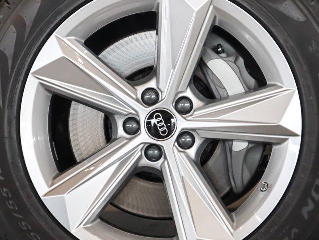new 2025 Audi Q7 car, priced at $62,675