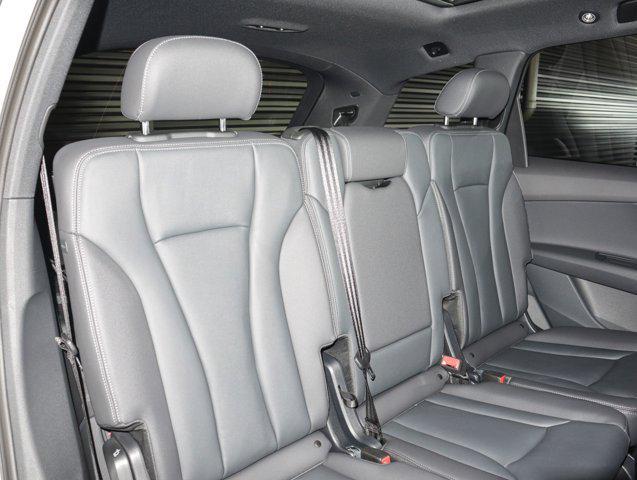 new 2025 Audi Q7 car, priced at $62,675