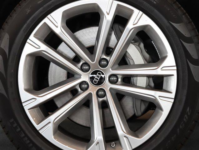 new 2025 Audi Q7 car, priced at $81,270