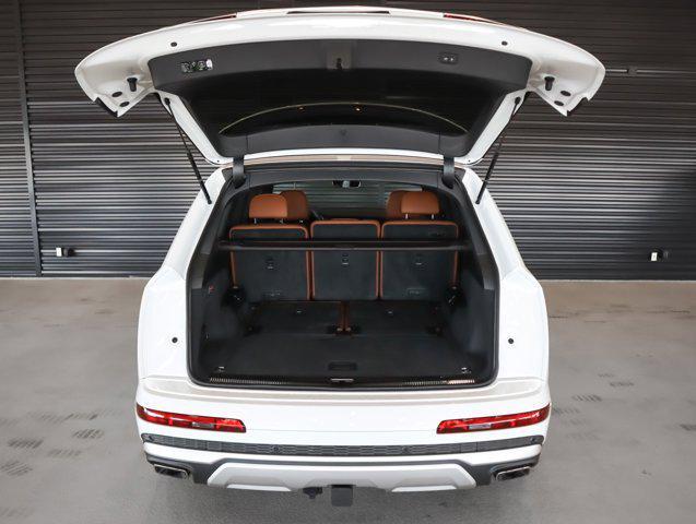 new 2025 Audi Q7 car, priced at $81,270