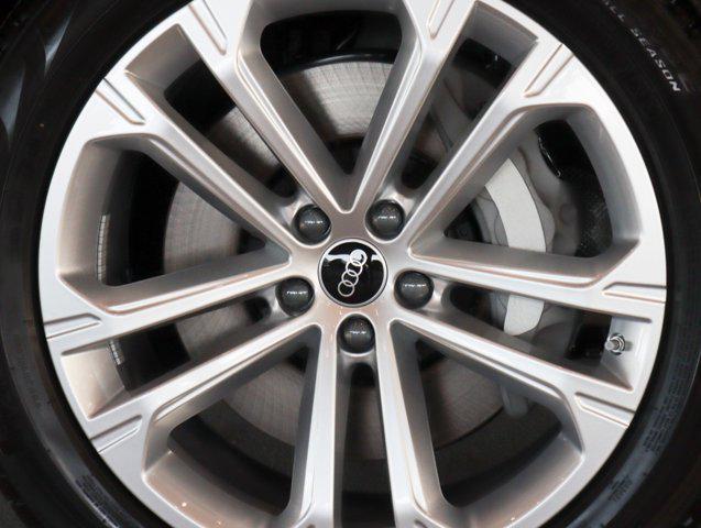 new 2025 Audi Q7 car, priced at $74,090