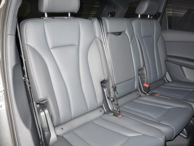 new 2025 Audi Q7 car, priced at $76,260