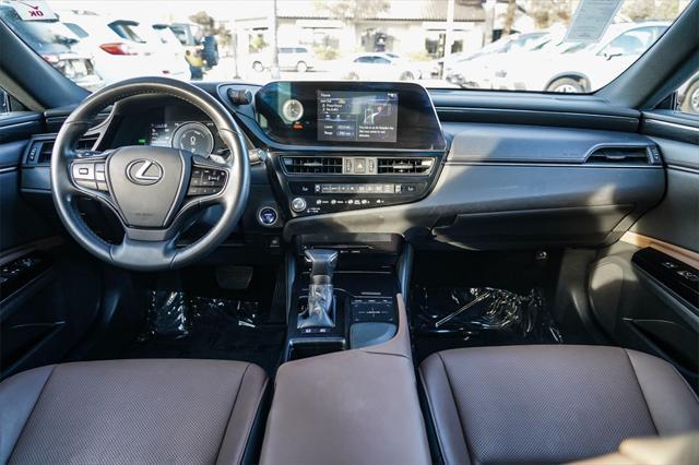 used 2022 Lexus ES 300h car, priced at $34,996