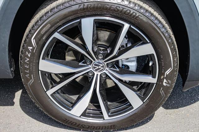 new 2025 Volkswagen Atlas car, priced at $54,994