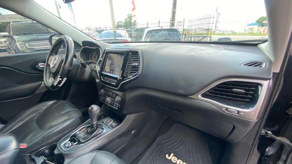 used 2019 Jeep Cherokee car, priced at $10,999