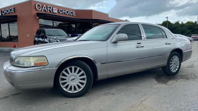 used 2005 Lincoln Town Car car, priced at $4,999