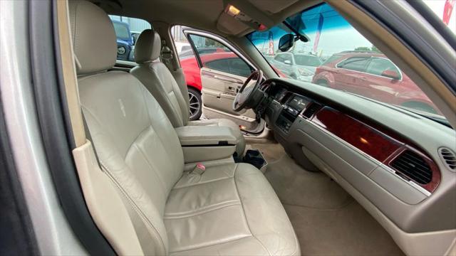 used 2005 Lincoln Town Car car, priced at $4,999