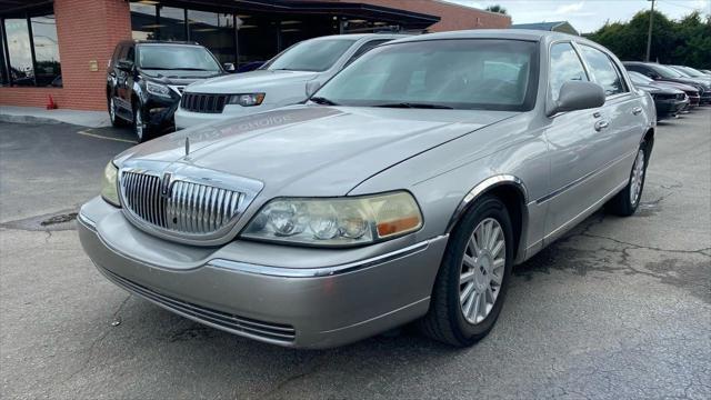 used 2005 Lincoln Town Car car, priced at $4,999
