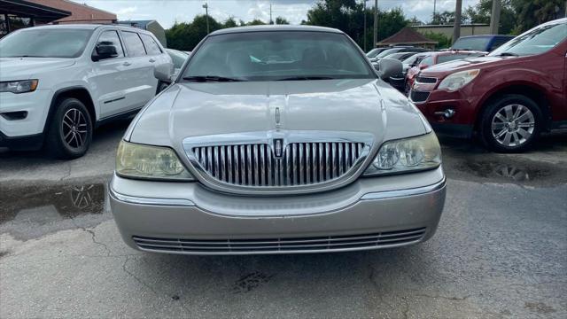 used 2005 Lincoln Town Car car, priced at $4,999