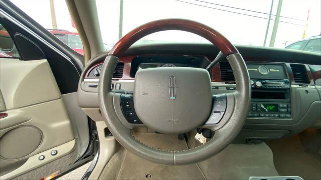 used 2005 Lincoln Town Car car, priced at $4,999