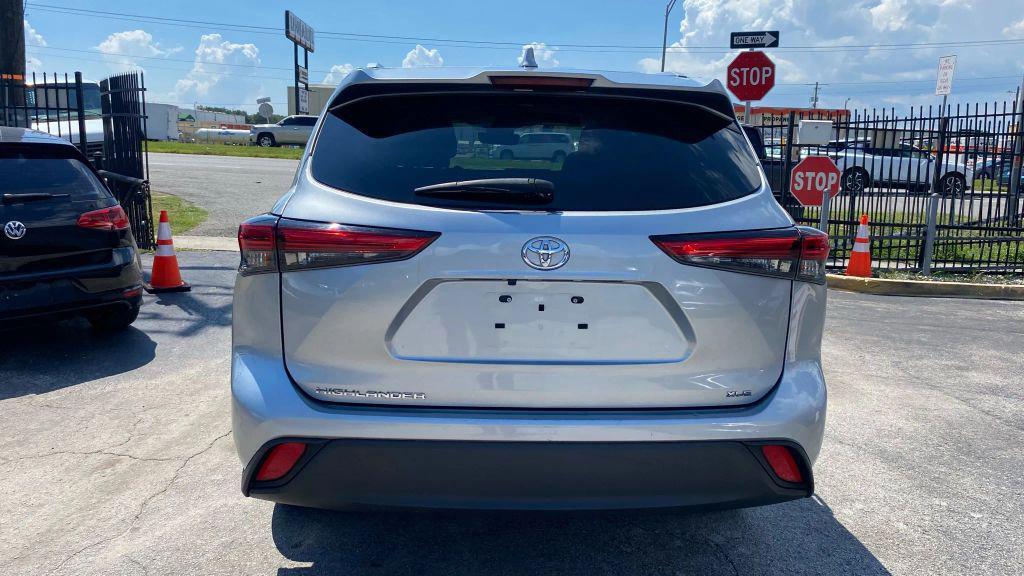 used 2023 Toyota Highlander car, priced at $27,499