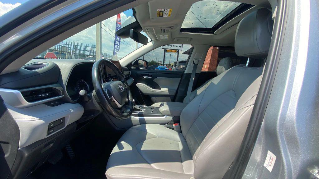 used 2023 Toyota Highlander car, priced at $27,499