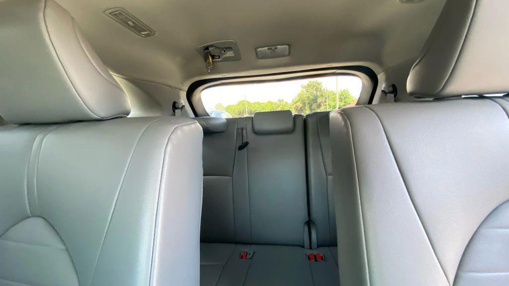 used 2023 Toyota Highlander car, priced at $27,499