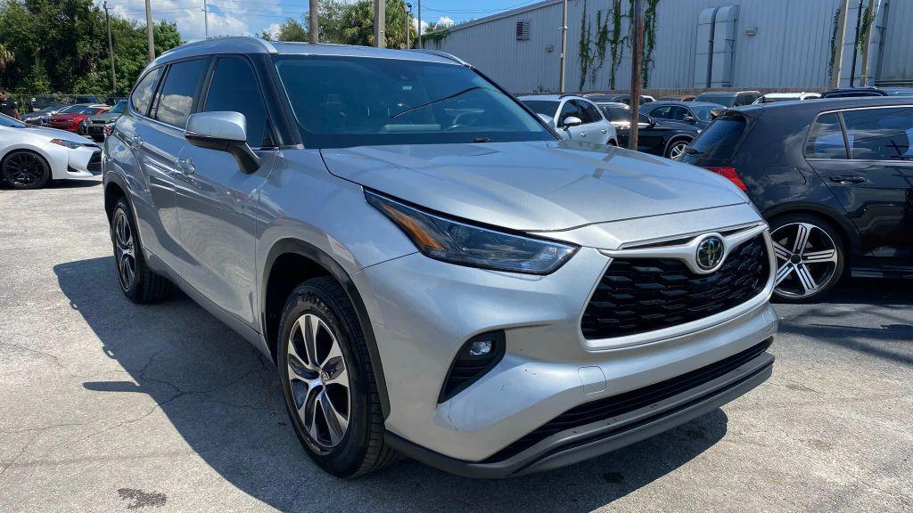 used 2023 Toyota Highlander car, priced at $27,499