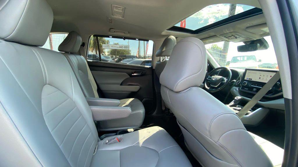 used 2023 Toyota Highlander car, priced at $27,499