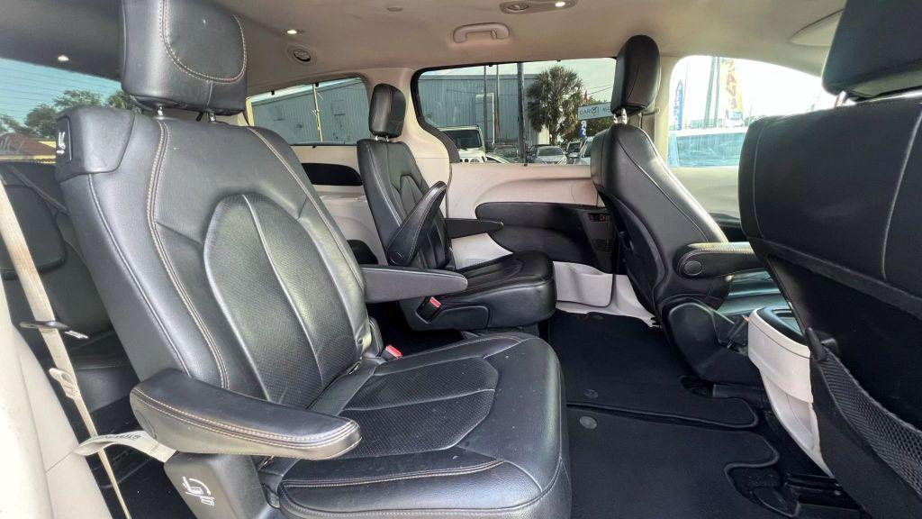 used 2020 Chrysler Pacifica car, priced at $11,499