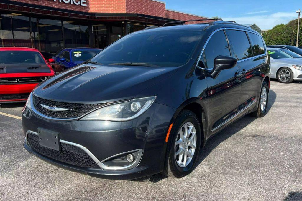 used 2020 Chrysler Pacifica car, priced at $11,499