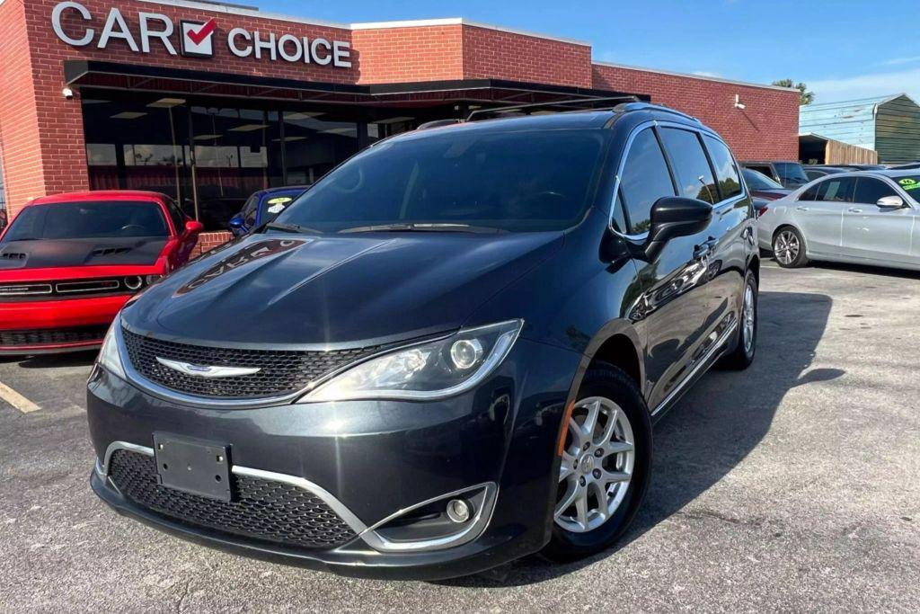 used 2020 Chrysler Pacifica car, priced at $11,499