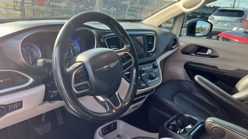 used 2020 Chrysler Pacifica car, priced at $11,499