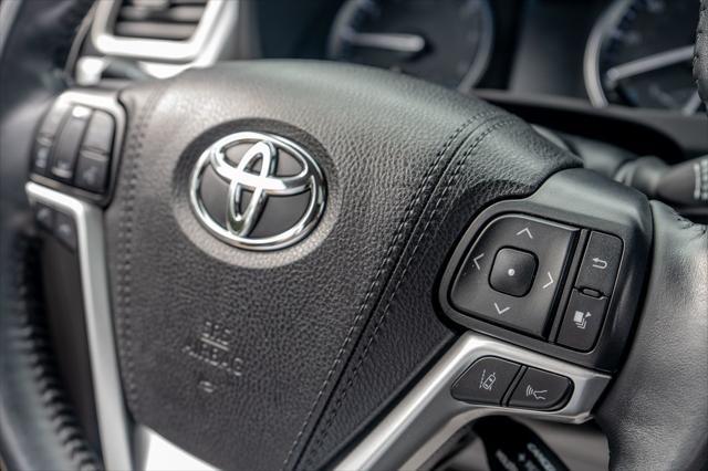 used 2019 Toyota Highlander car, priced at $30,977