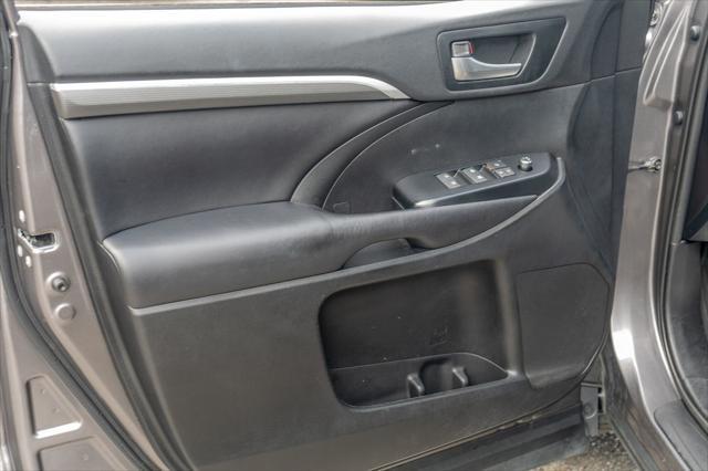 used 2019 Toyota Highlander car, priced at $30,977