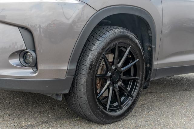 used 2019 Toyota Highlander car, priced at $30,977