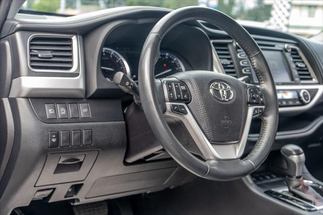 used 2019 Toyota Highlander car, priced at $30,977